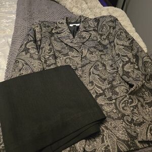 Le Suit Black and Gray Paisley Blazer